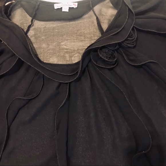 Hugging Kisses size medium blouse - Picture 3 of 5